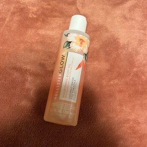 Hollister Glow coconut water and pineapple body oil